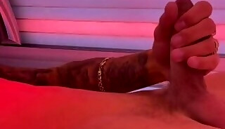 Tattooed Brit Gets Horny In The Sunbed