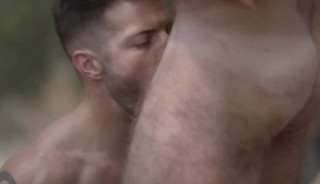 Hunk studs Clark Davis and Vincent Orielly outdoor anal sex