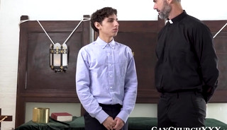 Religious daddy has fun with twink before barebacking him