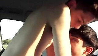 Ashton's fuck bareback in car