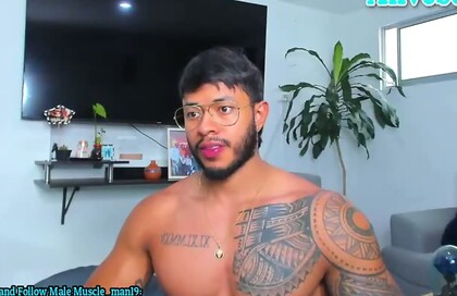 muscle glasses hunk with tattoos strokes cock on webcam