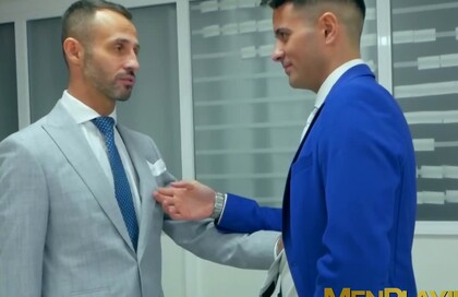 Office hunk Robbie Rojo blows his boss before hard drilling