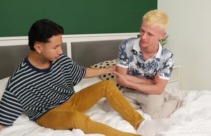 Skinny sexy boys Archi Gold and Paul Young fucking
