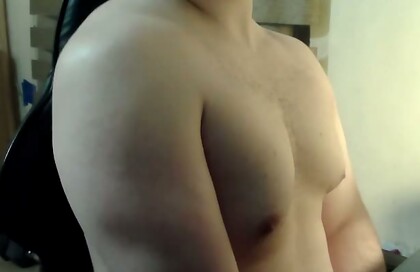 Beefy pecs worship session on cam