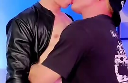 Seachan Fucks Bareback Gymer Bottom