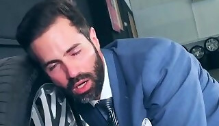 dando o rabo para o cliente da concessionaria