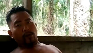 Indo Uncle Finding Good spot to Jerk Off